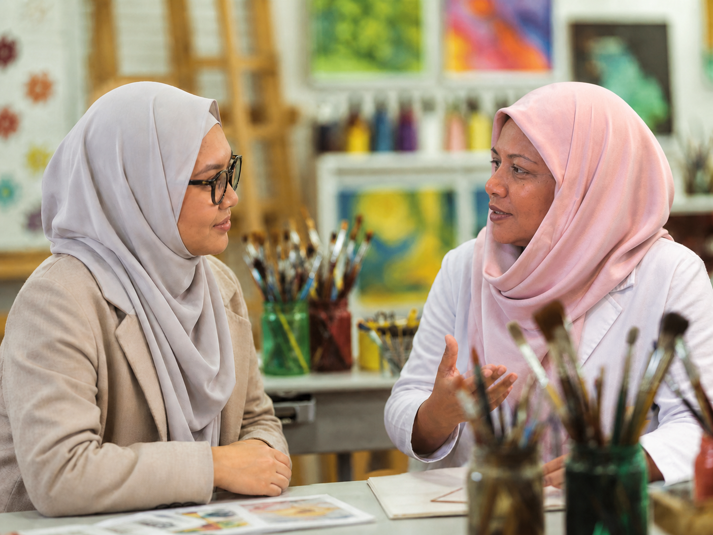 Mentor and teacher in professional discussion in classroom